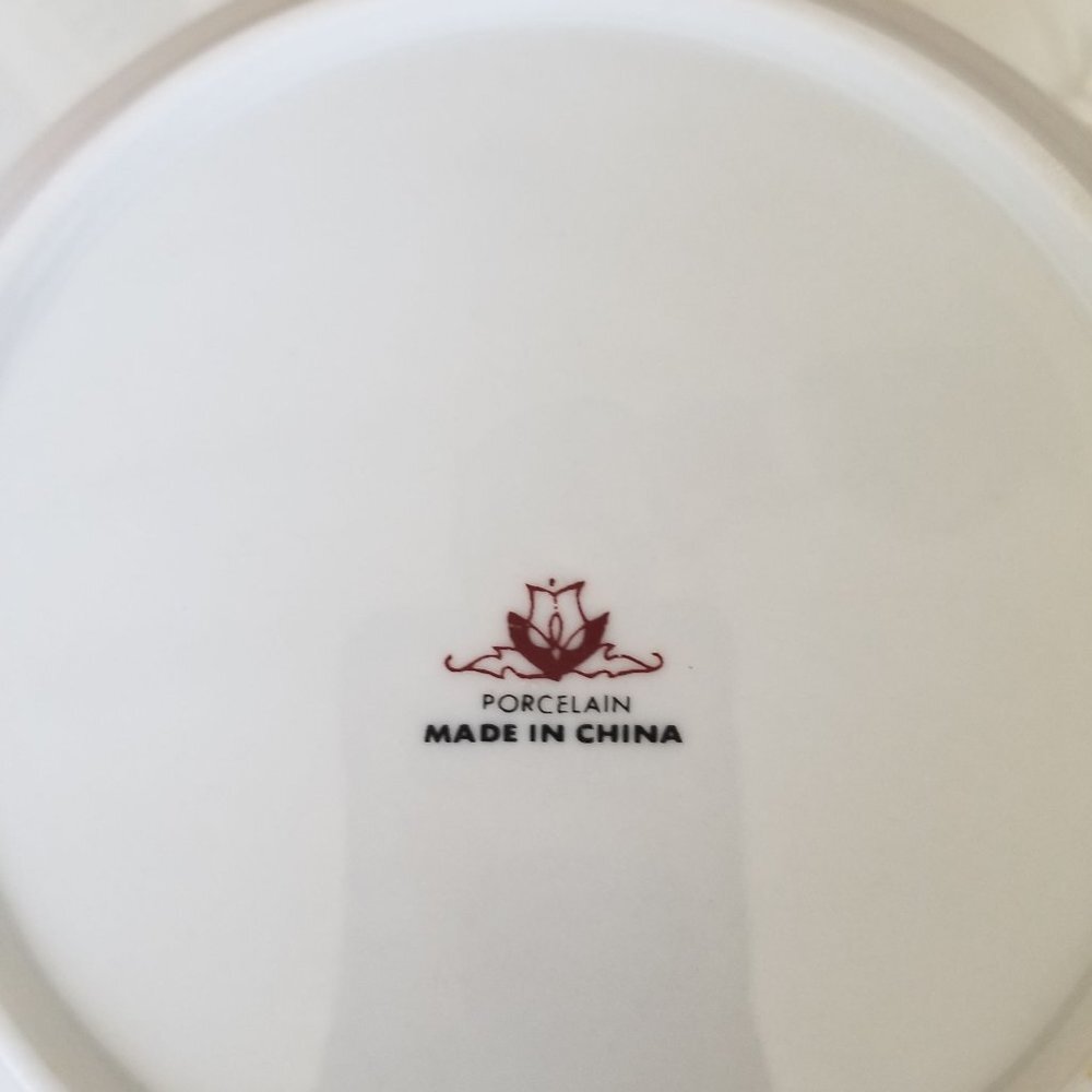 Dinner Plate - Pattern Looks like Rothschild - Picture 2 of 3
